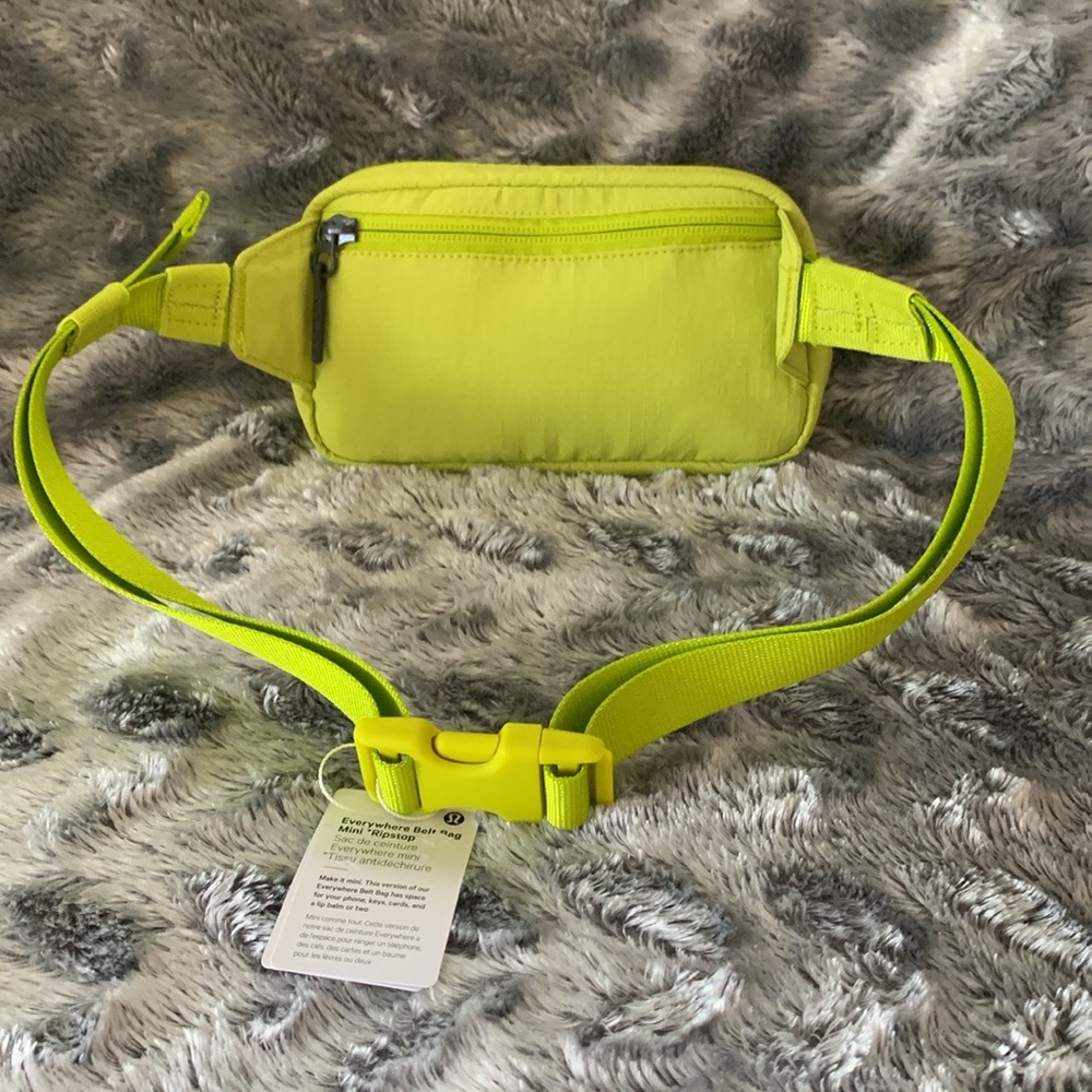 Lululemon Athletica Lichen Lime Belt Bag - Picture 4 of 9
